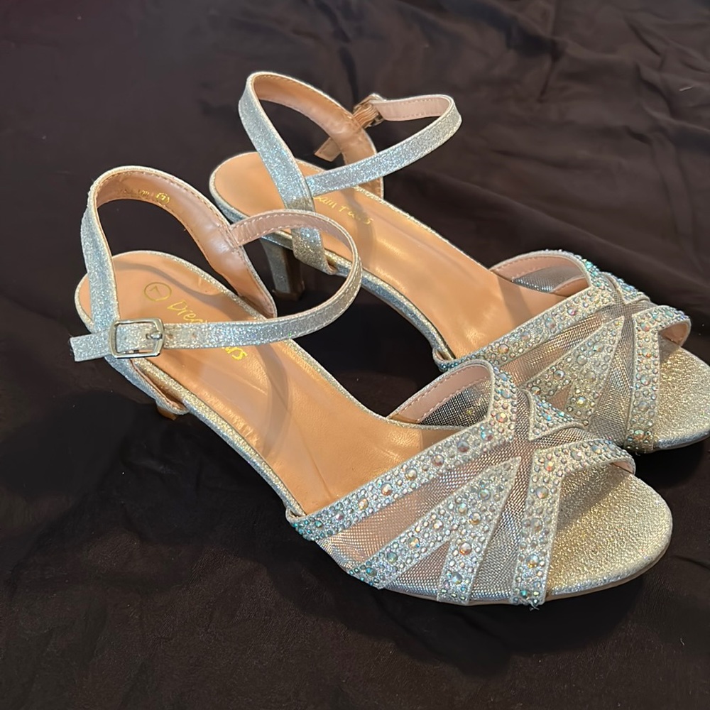 Brand: Dream Pairs Size: 7